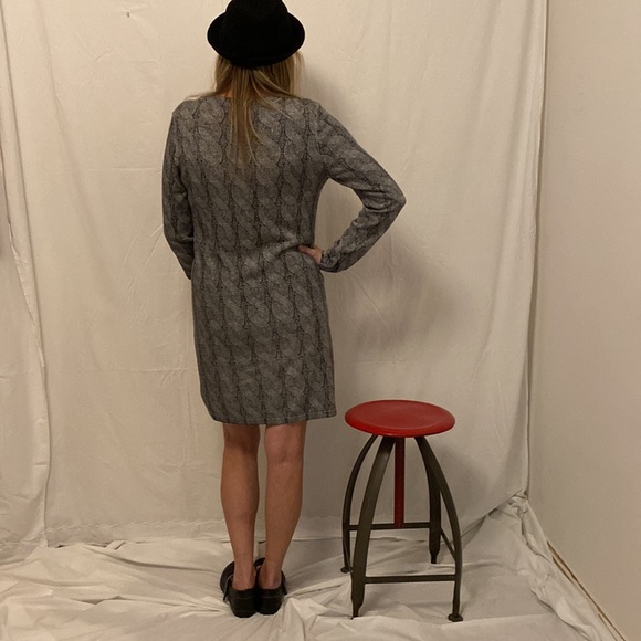 ***Sale***Michael Kors Grey lightweight sweater dress ~ size M - Picture 4 of 4